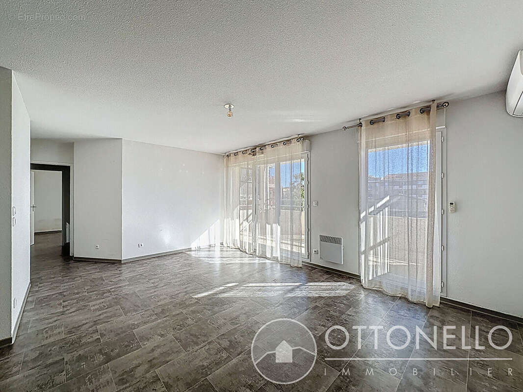 Appartement à PUGET-SUR-ARGENS