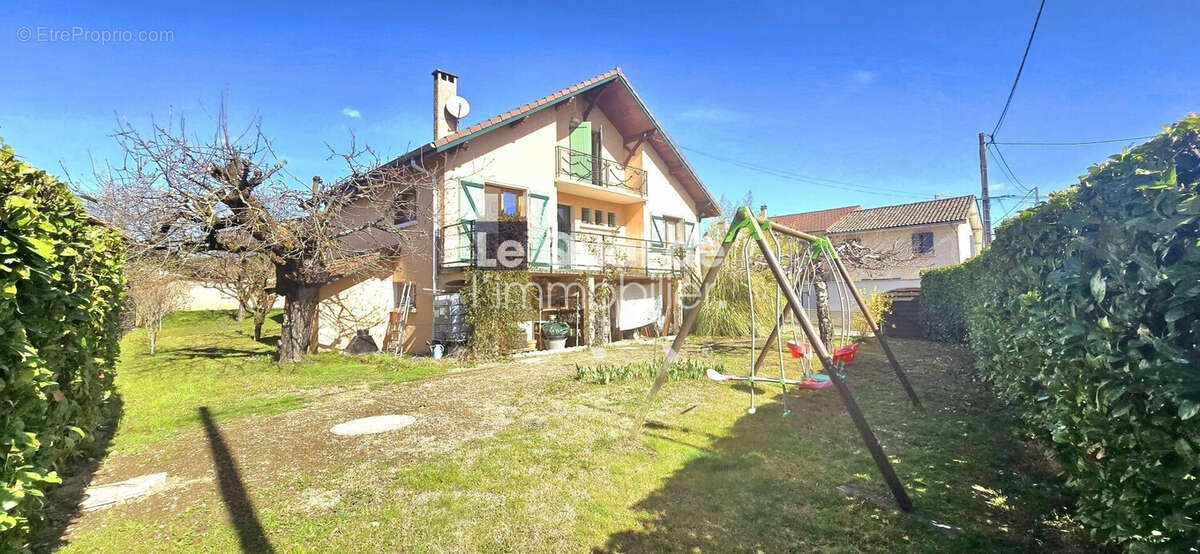 Maison à CHARNECLES