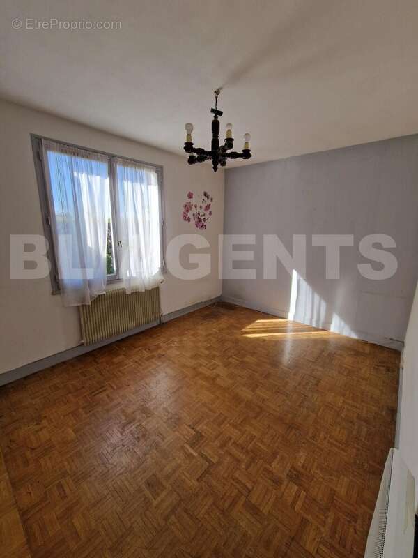 7 - Maison à MAUROUX