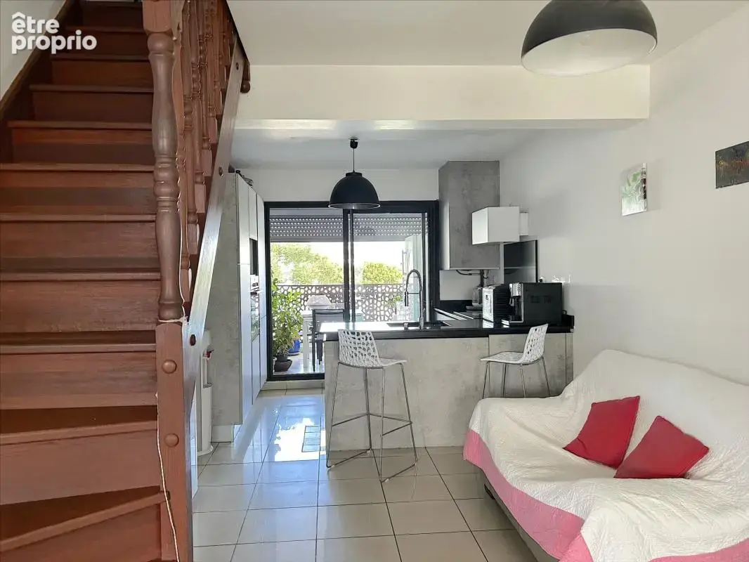 Saint Paul centre ville Appartement T3 traversant et lumineux - photo 2