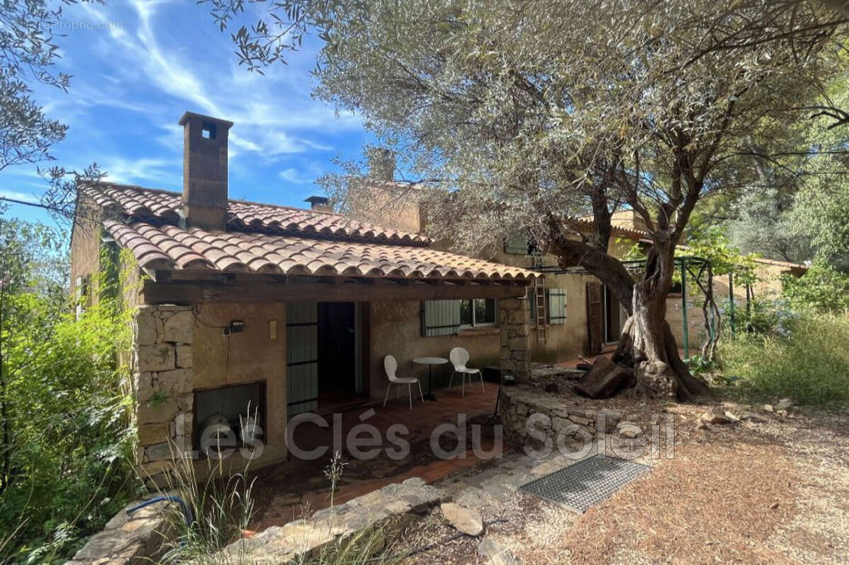 Maison à LE REVEST-LES-EAUX