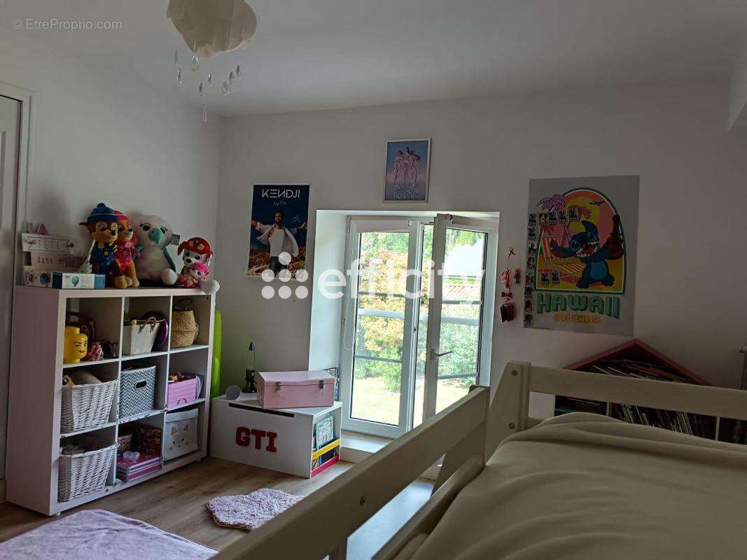 Maison 237 m² à Iteuil  - photo 14