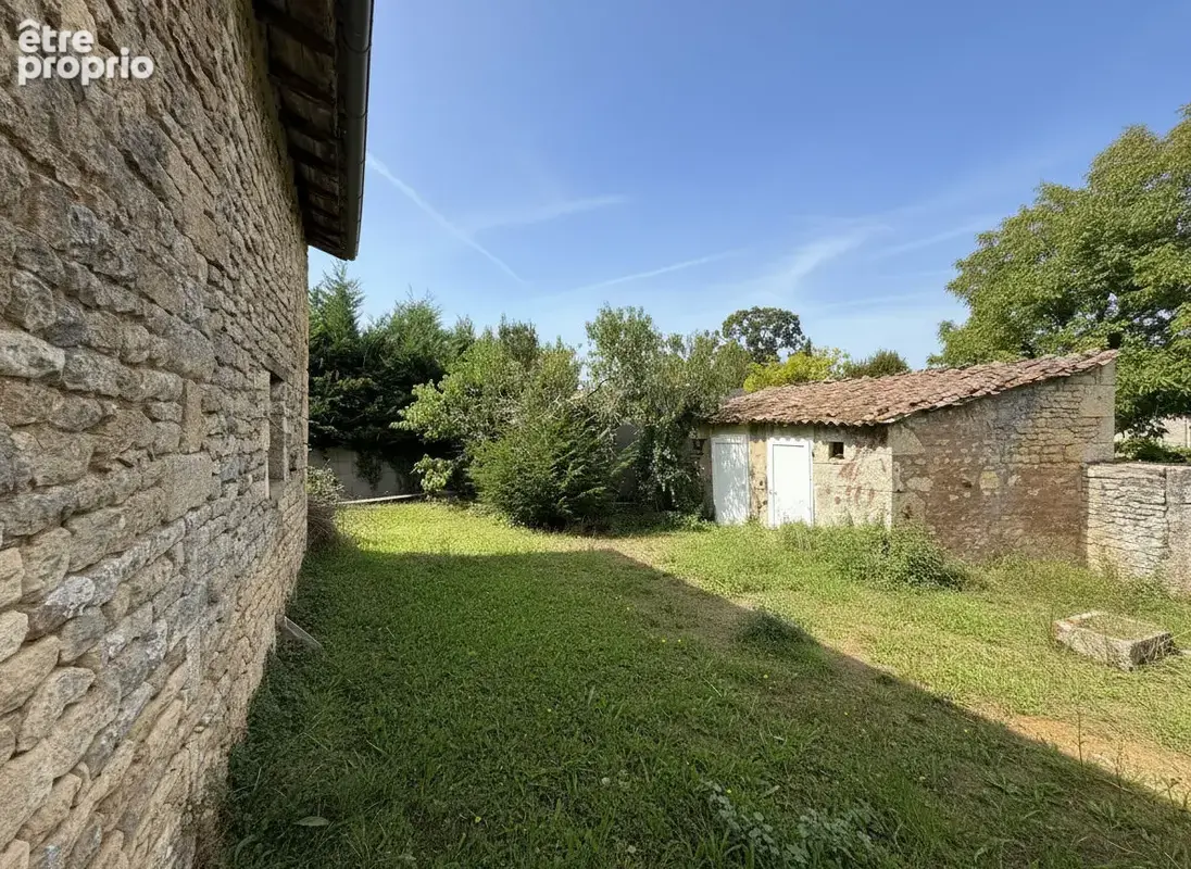 Maison en pierre à rénover à La Crèche - photo 2