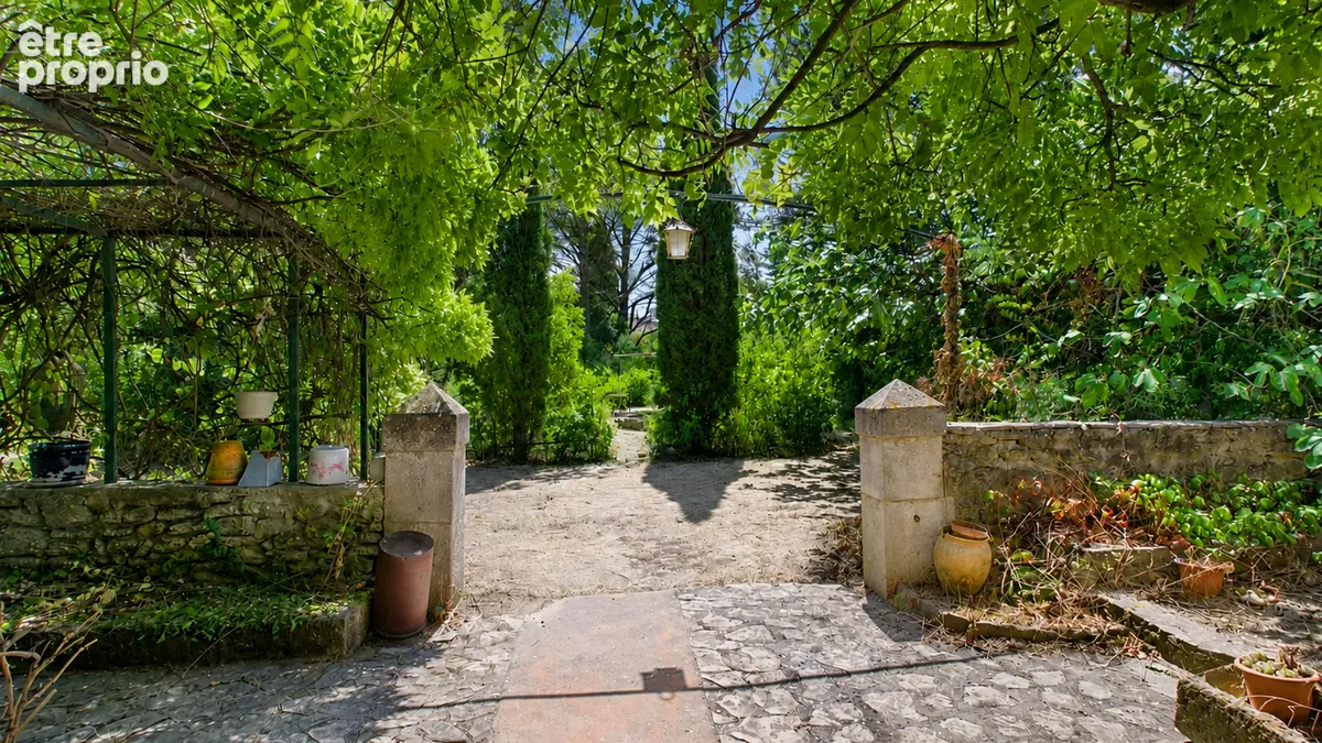 Sauveterre - Maison familiale de caractère, 4 chambres et terrain arboré de 2 600 m² - photo 18