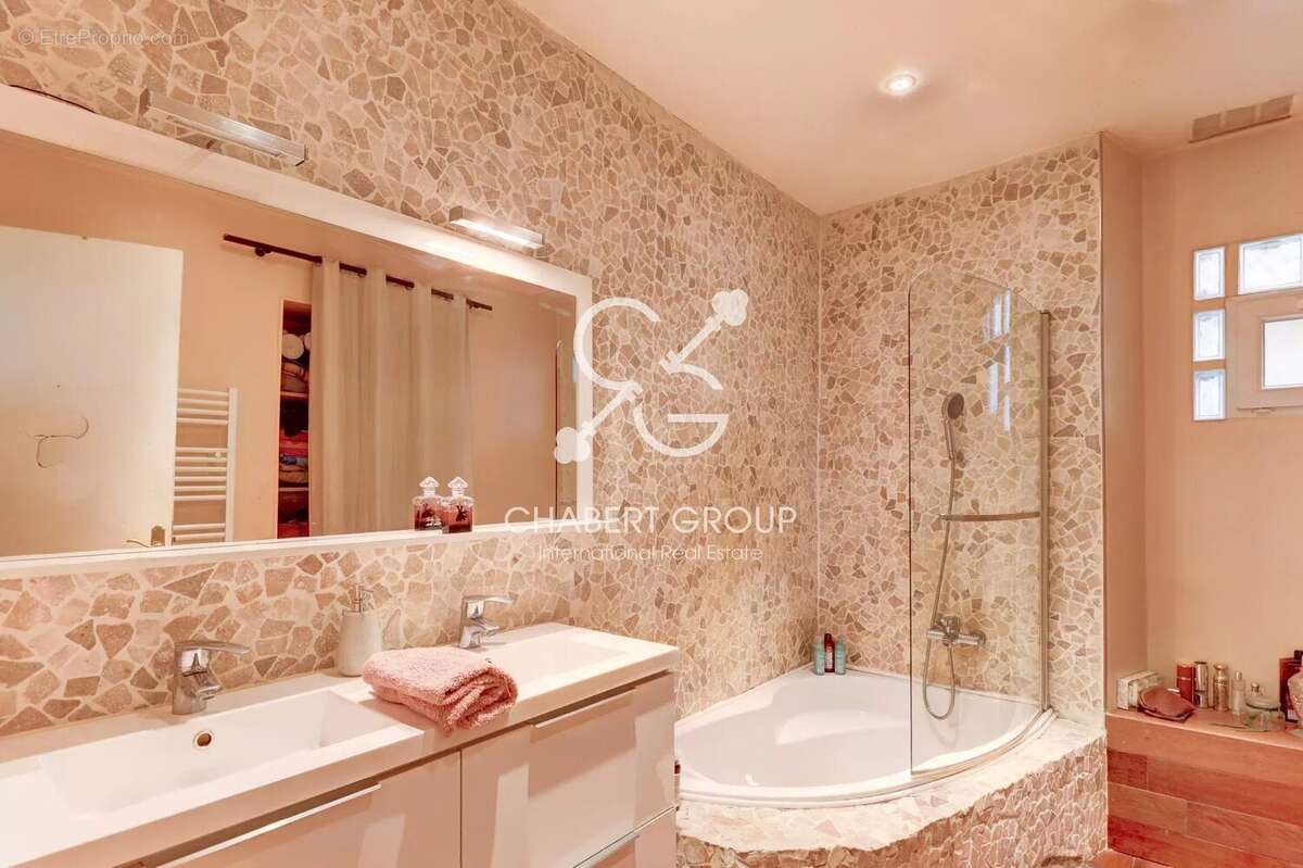 Nice vielle ville appartement 5 pieces 100 m² ascenseur balcon  cave - photo 7