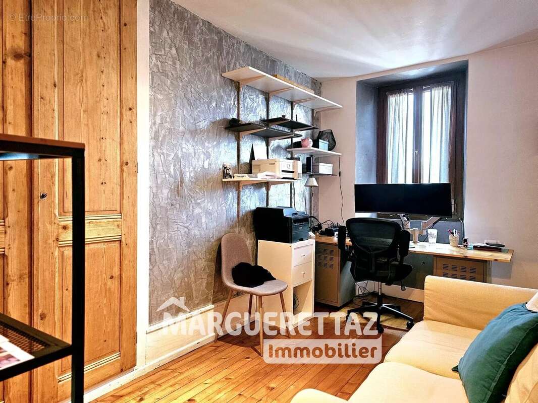 Appartement à BONNE