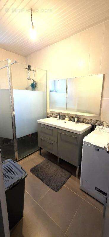 Maison à SAINT-HILAIRE-SUR-BENAIZE