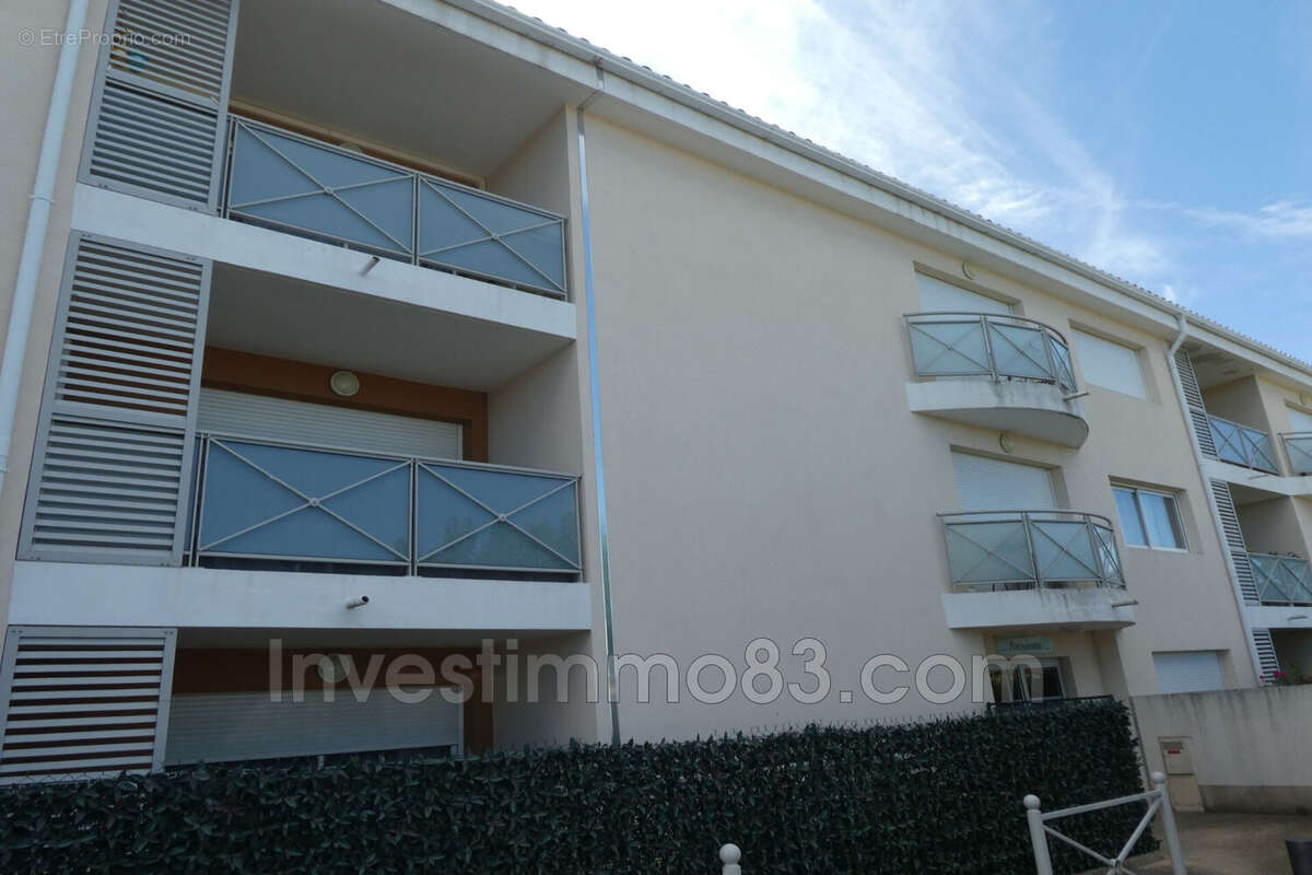 Appartement à SEILLONS-SOURCE-D&#039;ARGENS