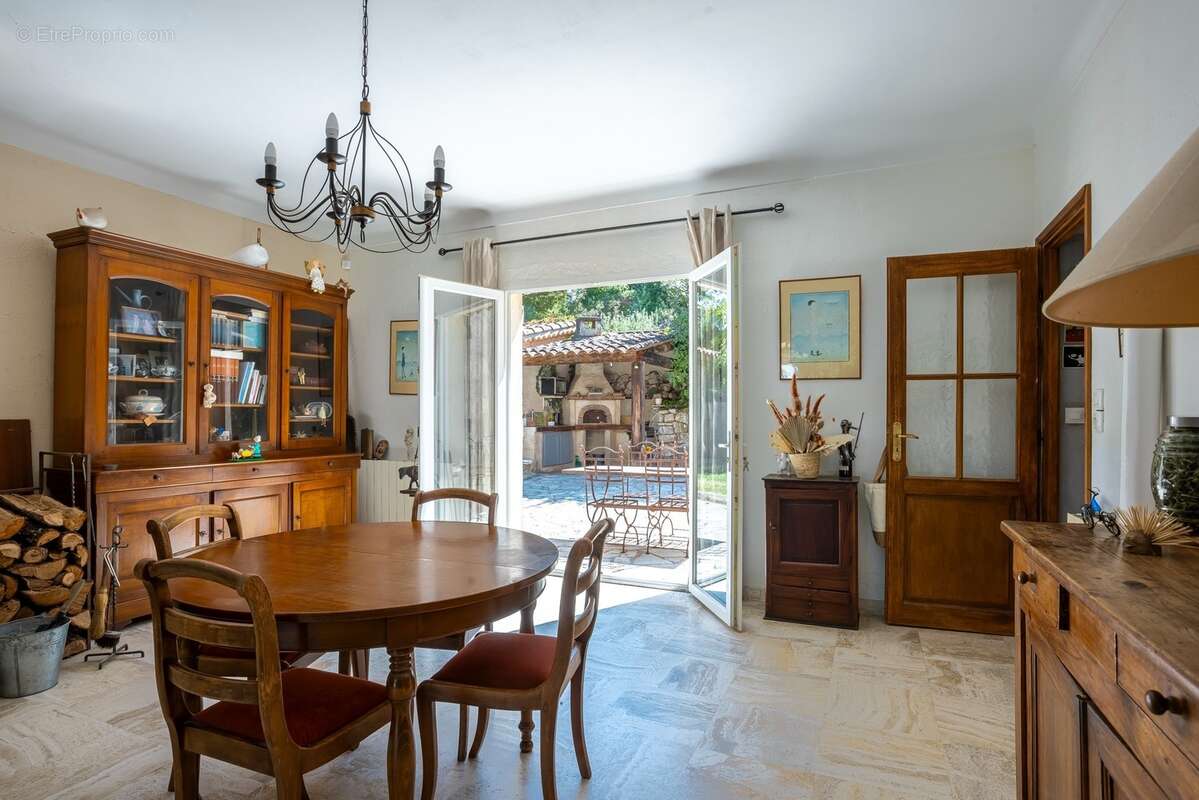 Maison 161 m² à Vence  - photo 12