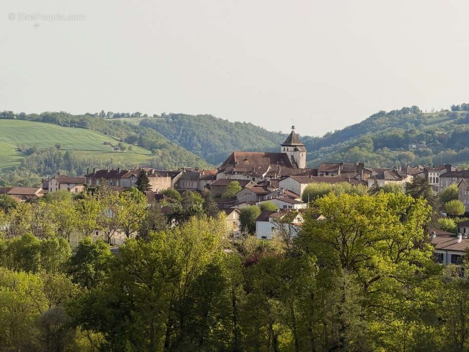 Terrain à SAINT-ETIENNE-DE-MAURS