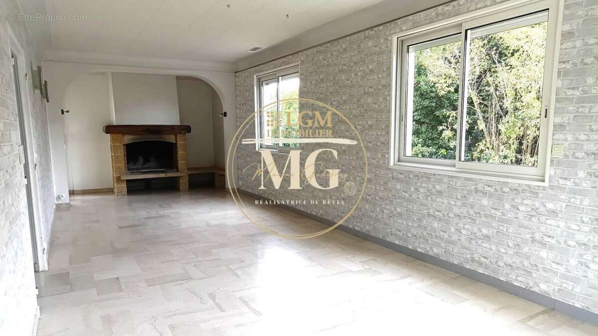 Appartement à MAUGUIO