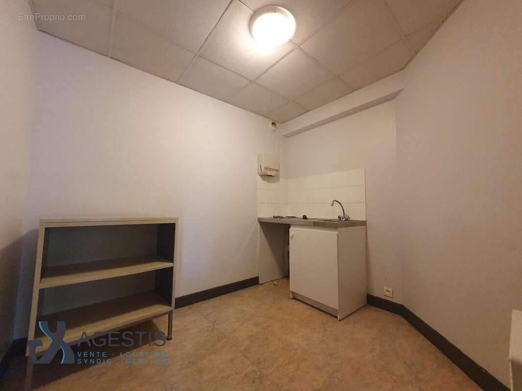   - Commerce à CASTRES