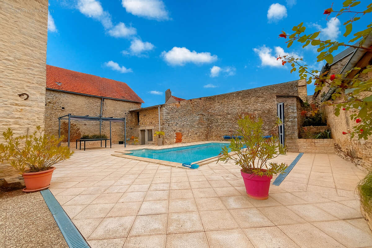 Maison à BOURBERAIN