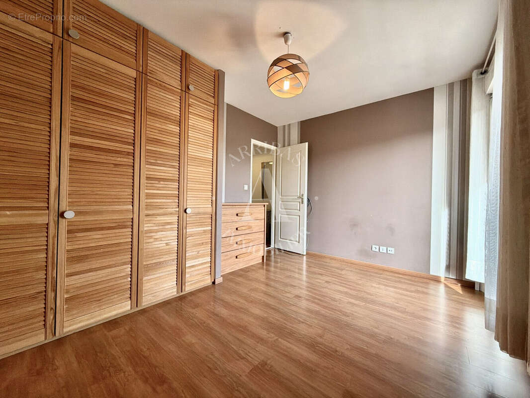 Maison à SAINT-GENIS-POUILLY