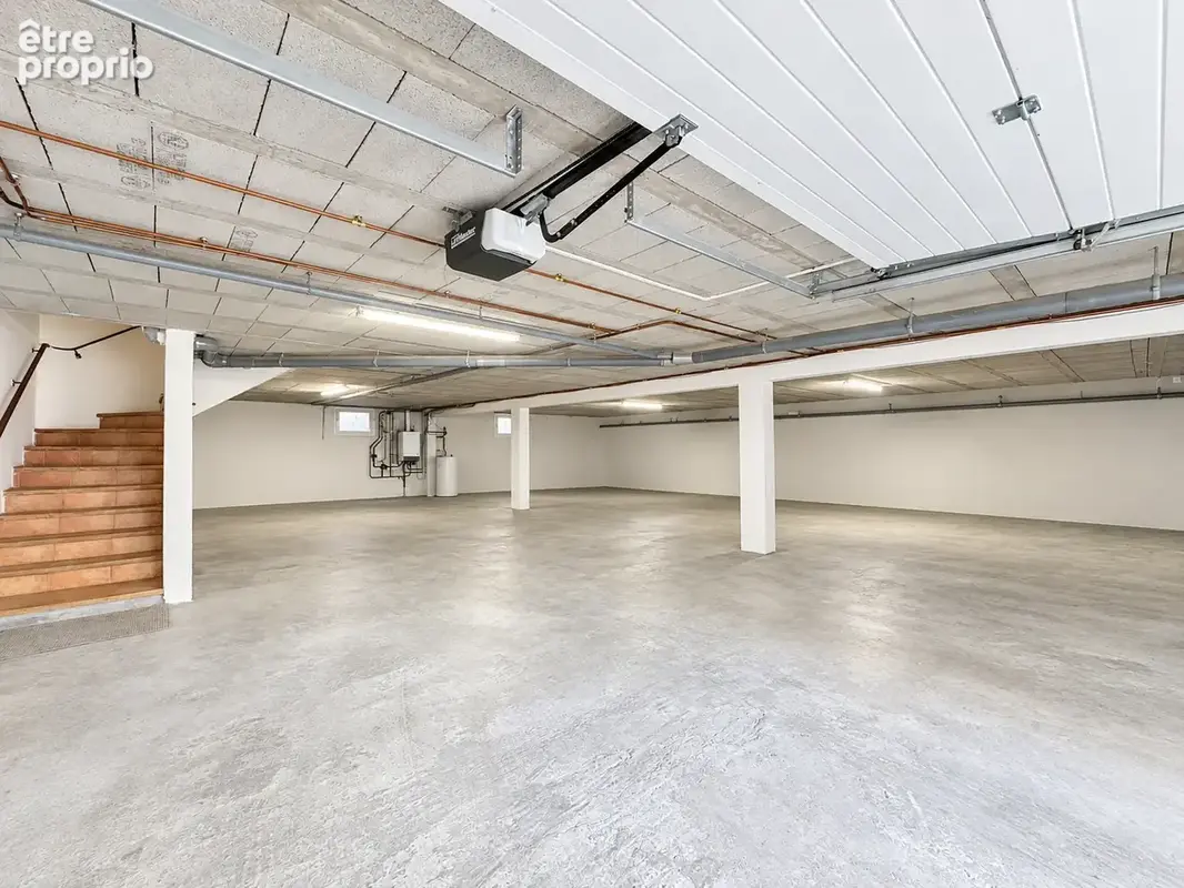 Entre calme résidentiel et proximité immédiate de tout, cette maison familiale n'attend que vos projets. - photo 14