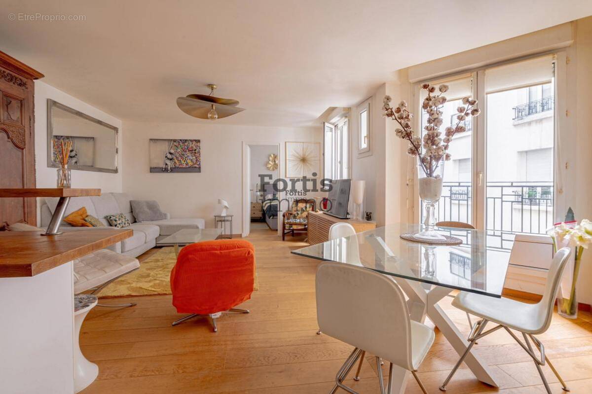 Appartement à PARIS-2E