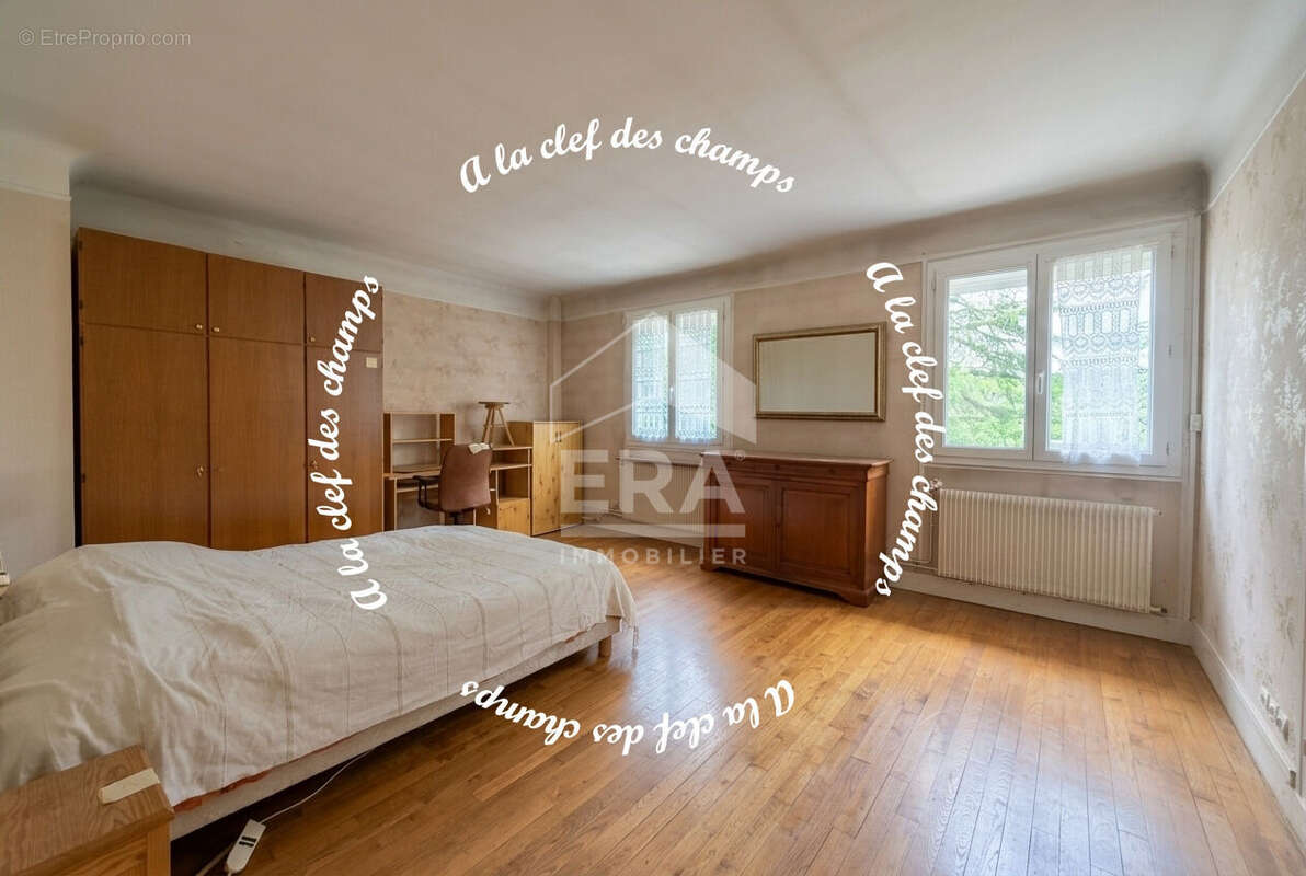 Maison à SAINT-REMY-LES-CHEVREUSE