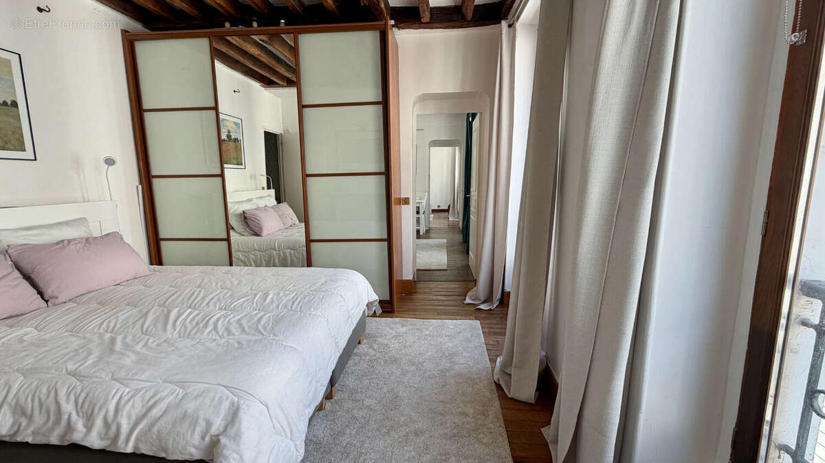Appartement à PARIS-2E