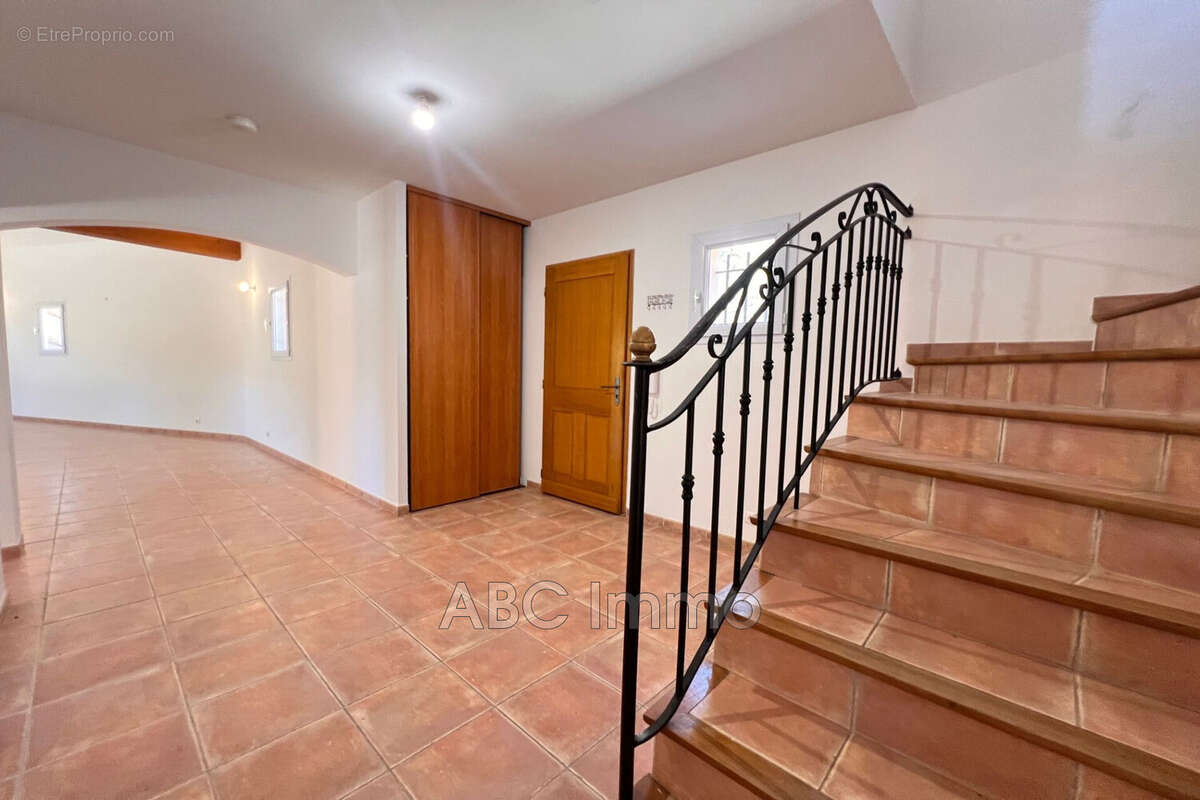 Maison 150 m² à Aix-En-Provence  - photo 2