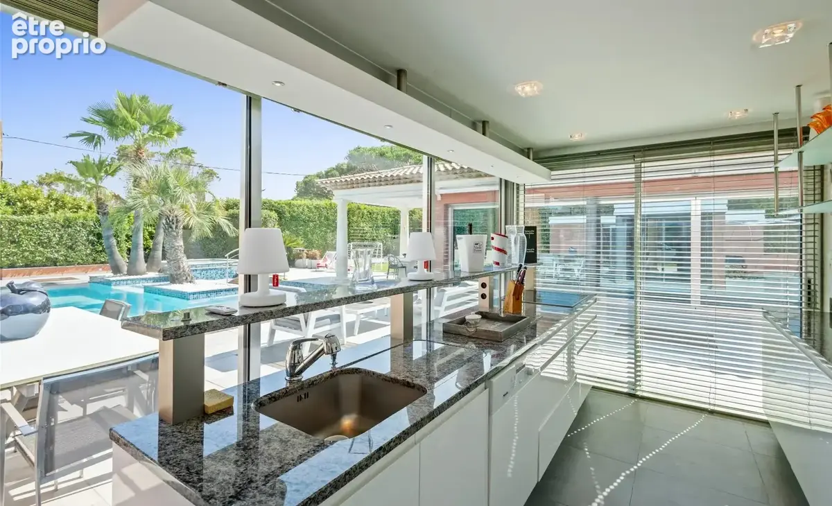 MOUGINS- belle villa individuelle de plain pied avec studio et piscine - photo 12