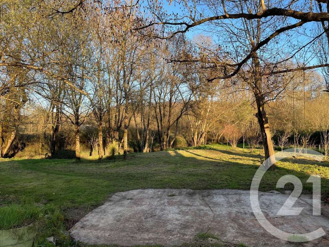 Maison à PETIT-PALAIS-ET-CORNEMPS