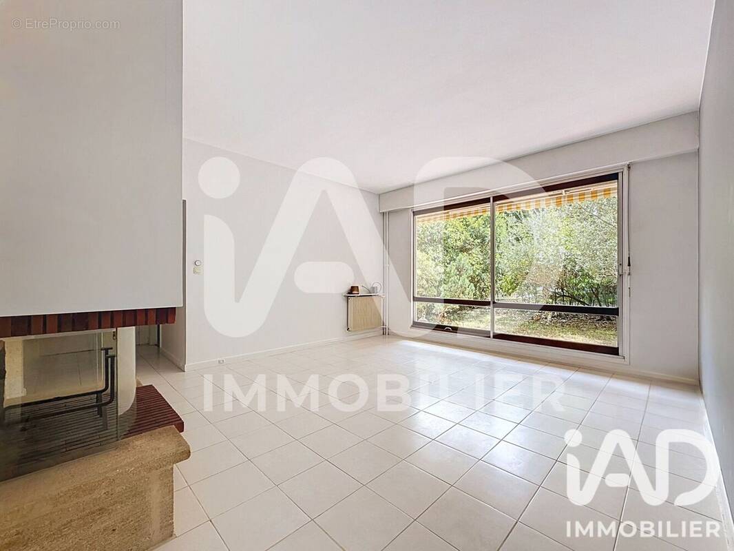 Photo 1 - Appartement à LE MESNIL-LE-ROI