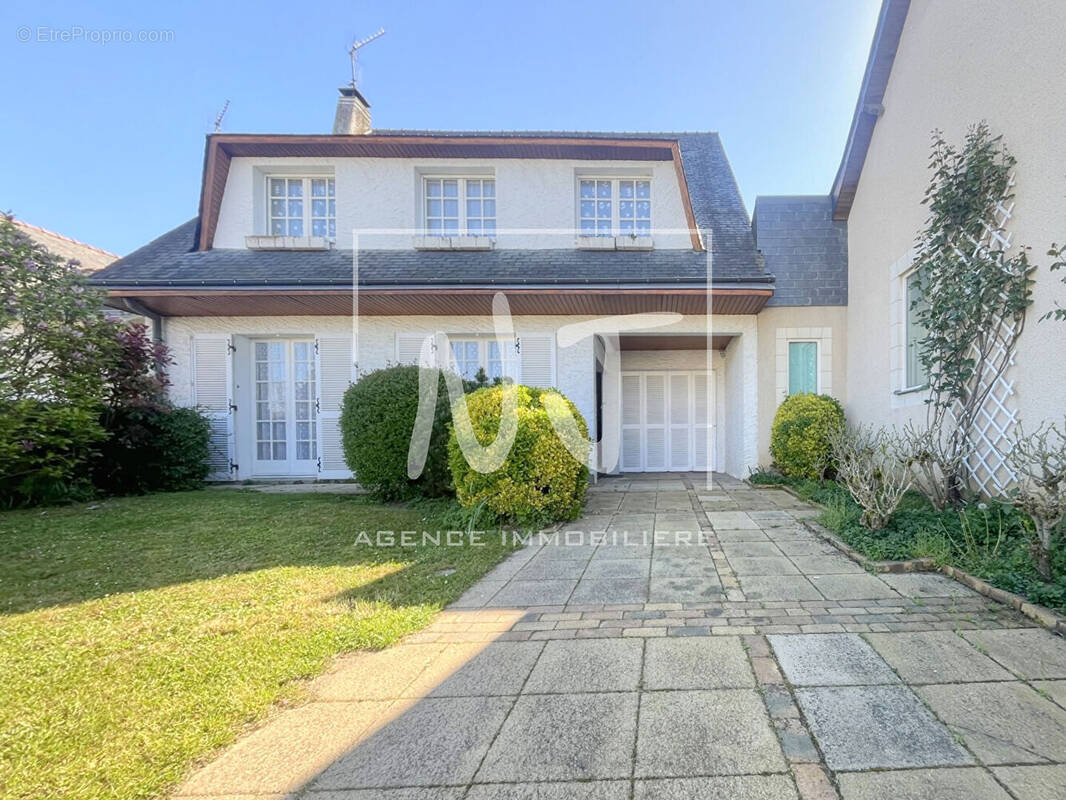 Maison à SAINT-BARTHELEMY-D'ANJOU