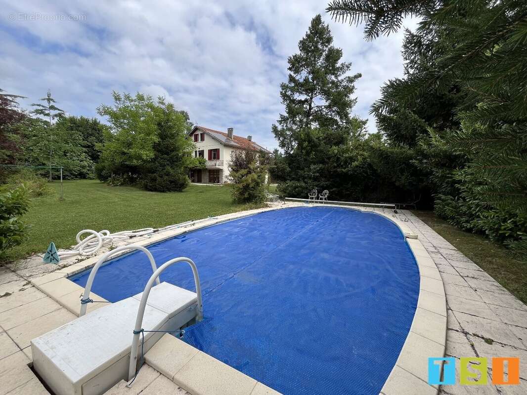 Maison à MONTREJEAU