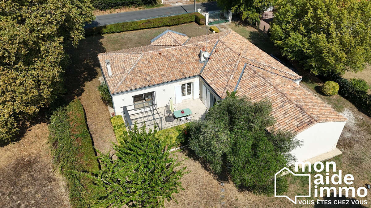 Maison 180 m² à Yvrac  - photo 2