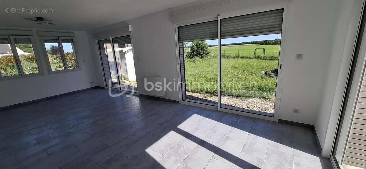Maison moderne 5 chambres avec extension bois, piscine et grand terrain - photo 6