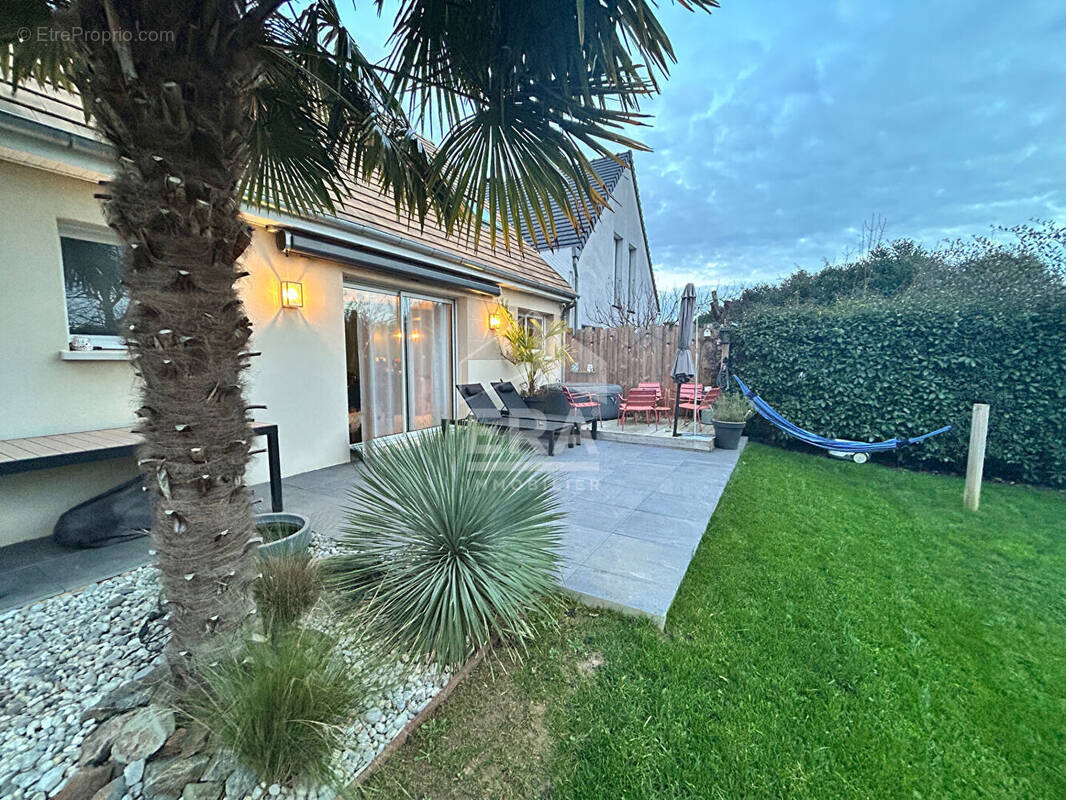 Maison à SAINT-PAVACE