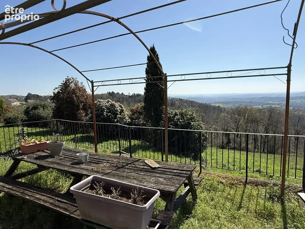 Propriete avec dependances et 11 ha de terrain - photo 5