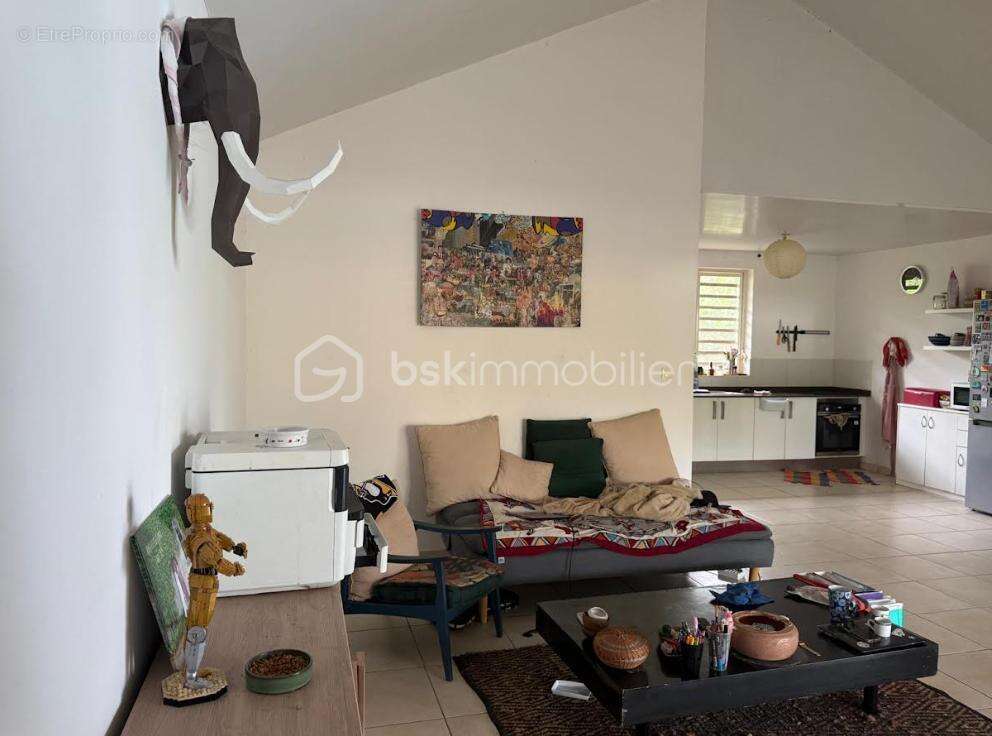 Maison à REMIRE-MONTJOLY