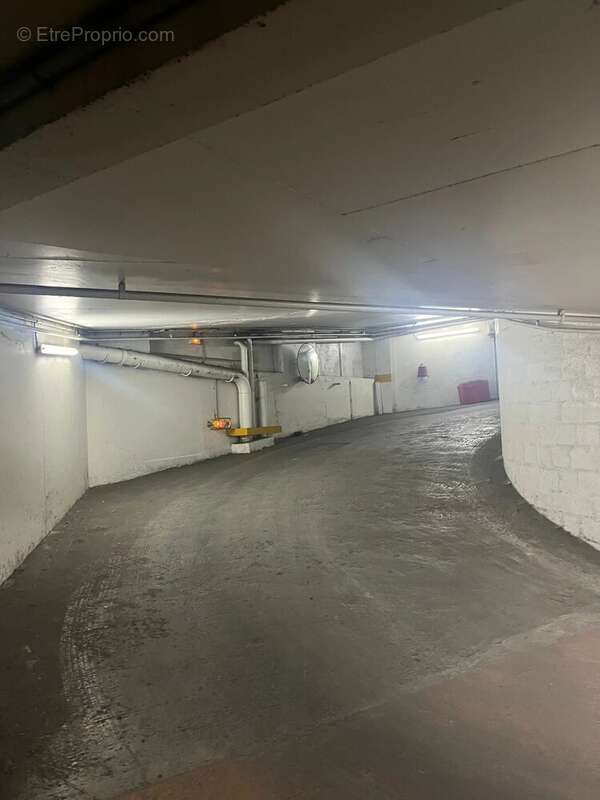 Parking à PARIS-6E