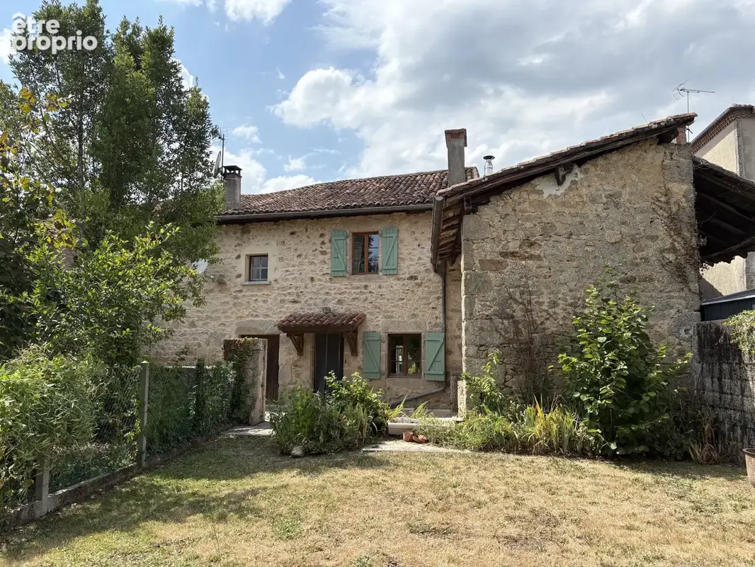 Saint-Mathieu : jolie maison du bourg de 3 pièces avec garage, terrasse et jardin clos - photo 1