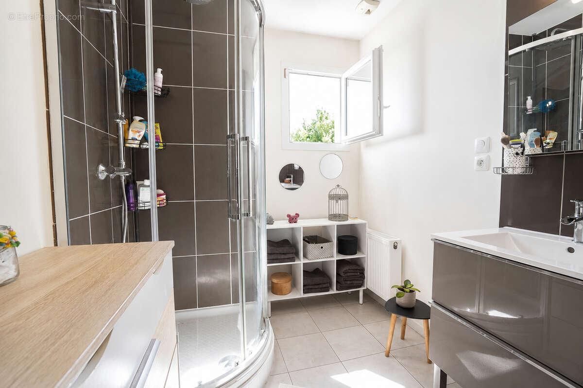 Maison 140 m2, chambre pl. pied - photo 9