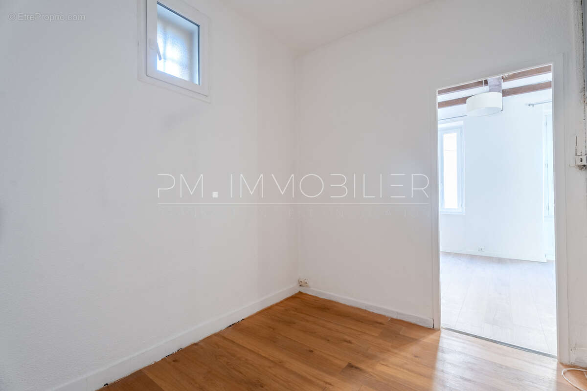 Appartement à MARSEILLE-4E