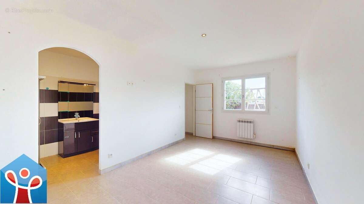 Commerce à LIGNAN-SUR-ORB