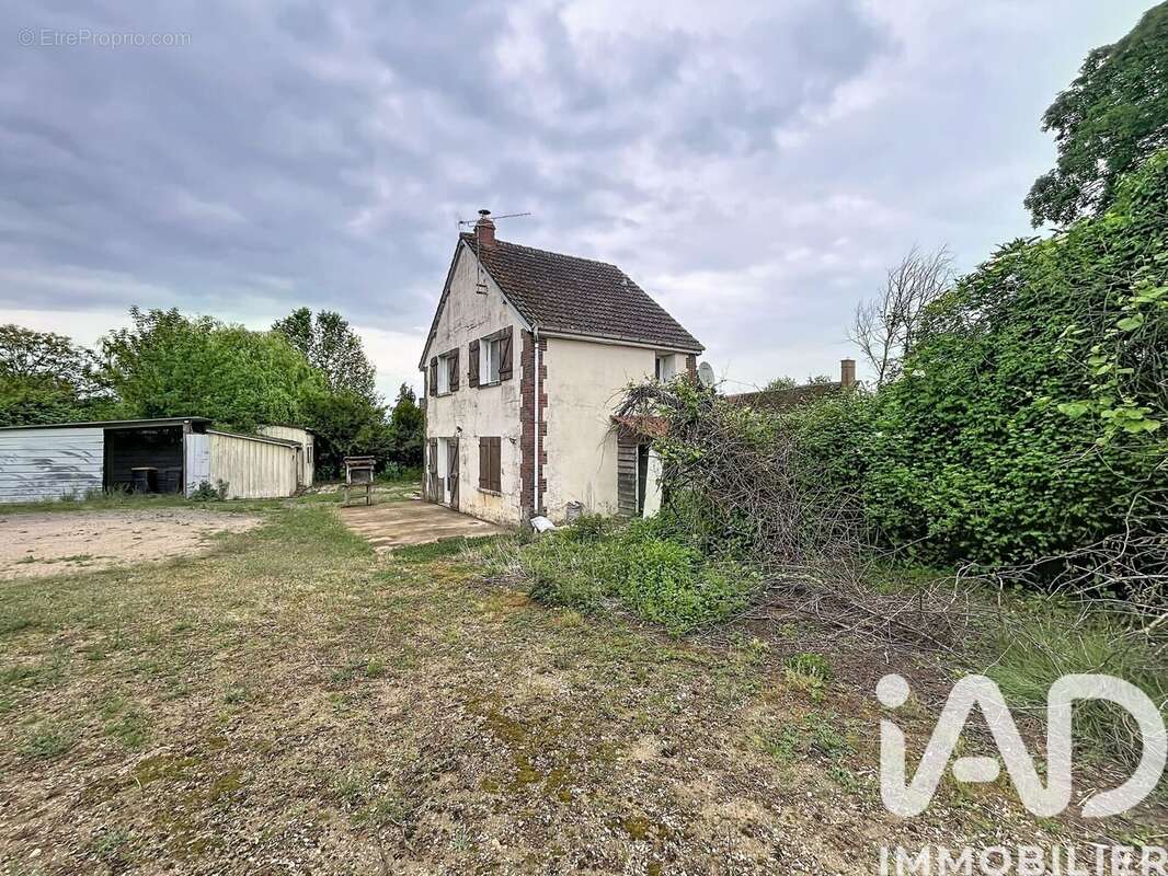 Maison 83 m² à Saint-Maurice-Sur-Aveyron  - photo 3