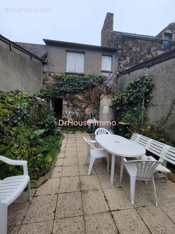 Maison à LE VIVIER-SUR-MER