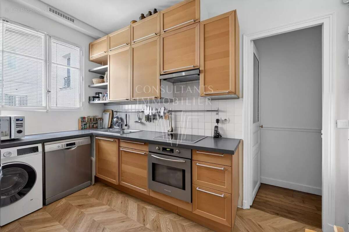 Appartement à PARIS-16E