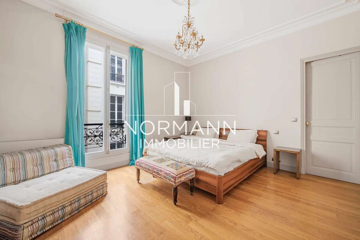 Appartement à PARIS-8E