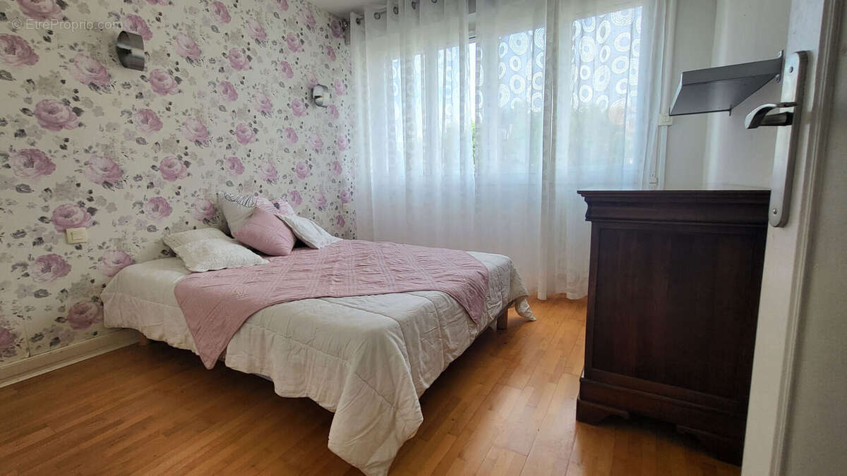 Appartement à LES CLAYES-SOUS-BOIS