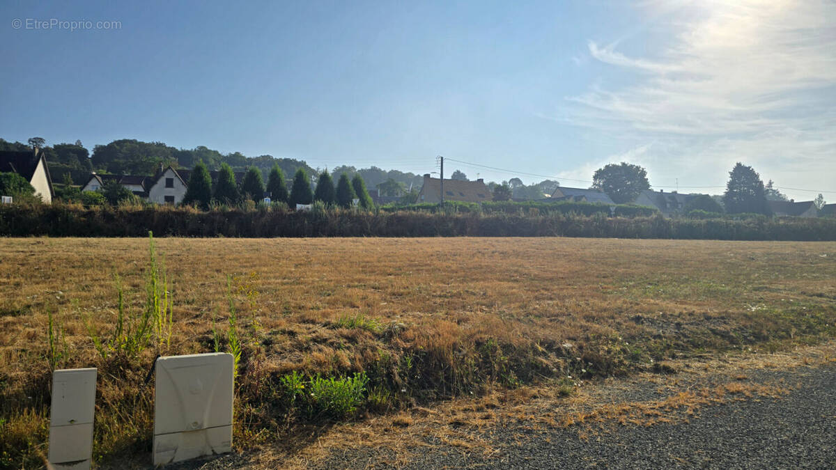 Terrain à LE VAL-SAINT-PERE