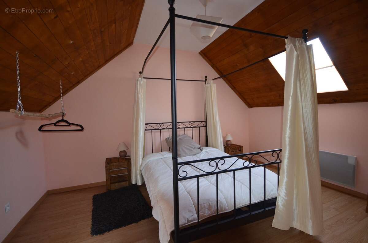 Proche de CHATILLON SUR MARNE (51) à vendre Belle maison en pierre rénovée avec dépendance - photo 18