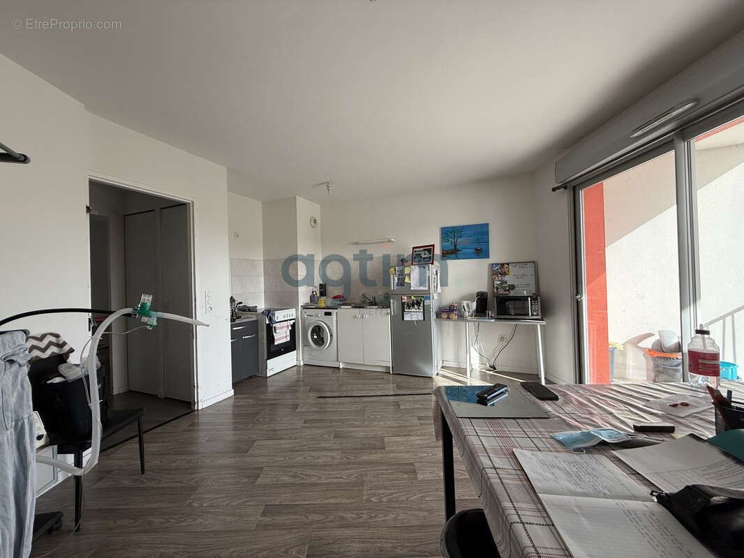 Montaigu, appartement, 1 chambre, salle d'eau, balcon, emplacement de parking - photo 3