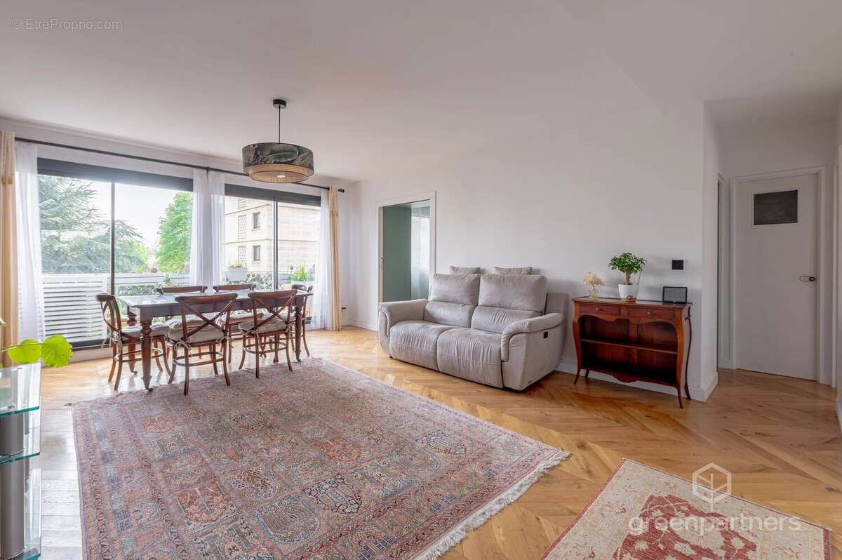 Appartement à NEUILLY-SUR-SEINE