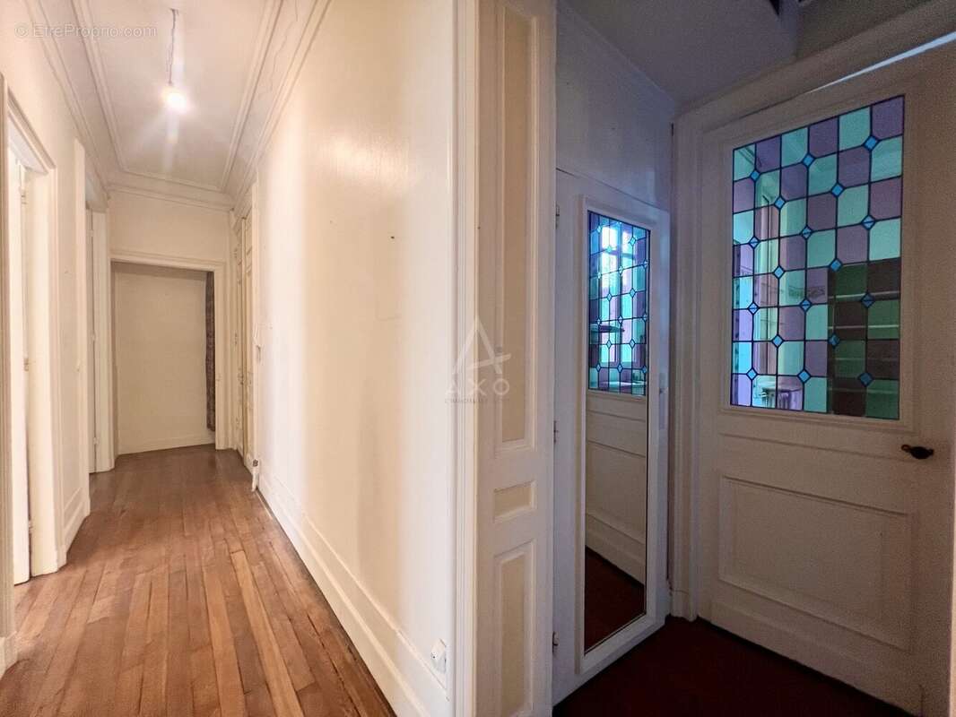Rue du professeur demons  appartement bourgeois de 103,49 m²  double réception de 40,64 m²  balcon filant  cave de 23,78 m² - photo 8