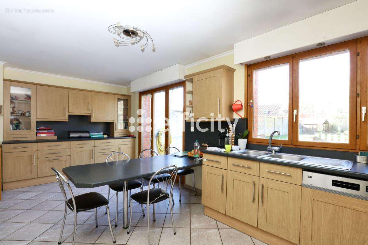 Maison 140 m² à Croix  - photo 8