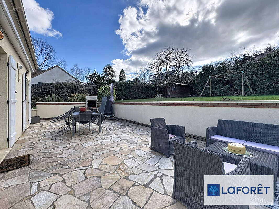 Maison à NEAUPHLE-LE-CHATEAU